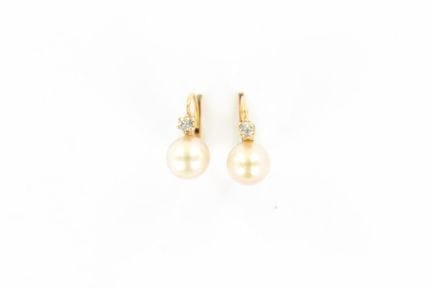 A pair of 18K yellow gold hoop earrings featuring 