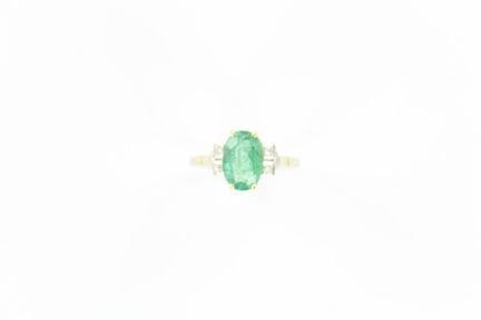 18K white gold ring featuring an emerald (9.9 x 6.