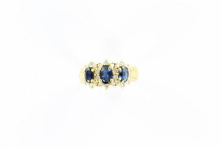 Bague en or jaune 18 K agrémentée de 3 saphirs ova