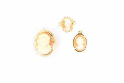A brooch that doubles as a pendant, ring, and meda