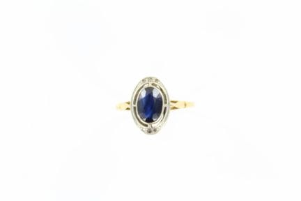 Bague en or jaune 18 K ornée d'un saphir ovale som
