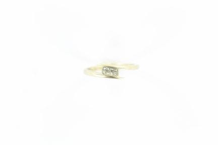 18K white gold ring set with 8 small square-cut di