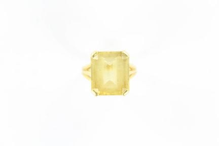 18K yellow gold ring set with a rectangular citrin