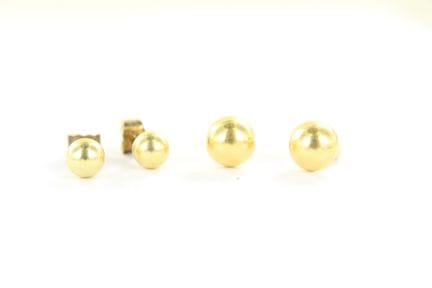 2 pairs of 18K yellow gold ball-and-half-sphere ea
