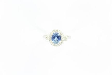 Bague en or blanc 18 K ornée d'un saphir ovale (7,