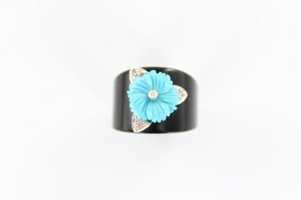 Onyx ring adorned with a flower (probably made of 