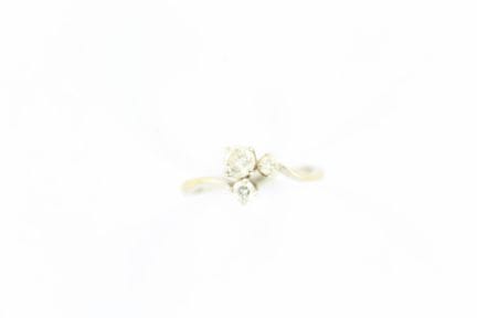 Bague en or blanc 18 K ornée de 3 diamants de 0,10