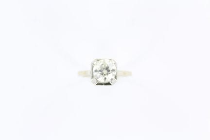 White gold and platinum solitaire ring set with a 