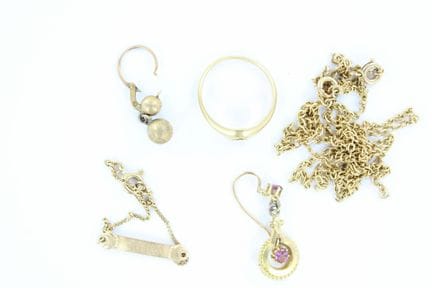 Goldset bestehend aus einer strukturierten Kette, 