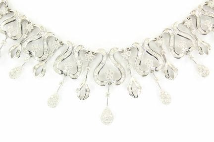 18K white gold necklace adorned with scroll motifs