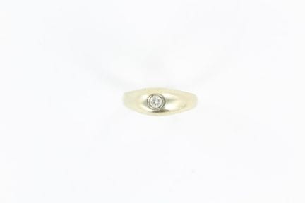 18K white gold band ring set with a 0.10 ct diamon