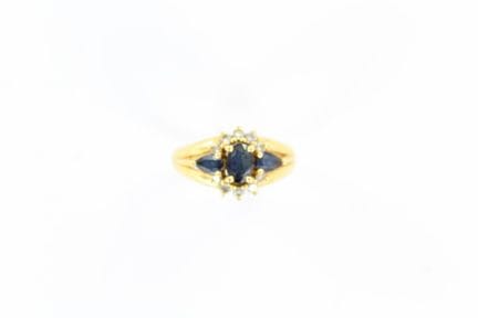 Bague en or jaune 18 K ornée d'un saphir ovale som