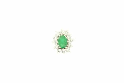18K white gold Pompadour ring featuring an oval em