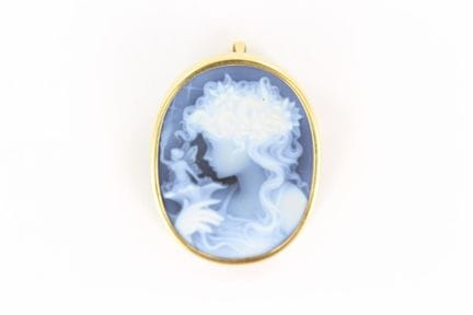 Pendentif formant broche en or jaune 18 K ornée d'