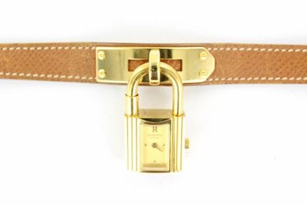 Hermès. Kelly
Référence 82165
Montre de dame en pl