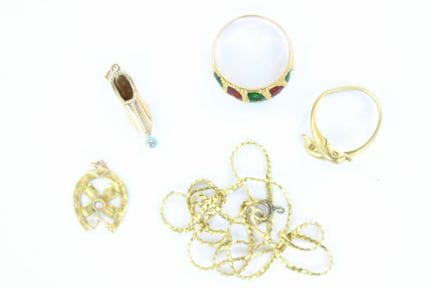 14K gold set consisting of a chain (dented), 2 rin