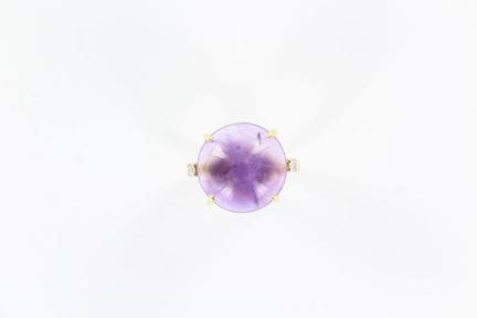 18K yellow gold ring set with a cabochon-cut ameth