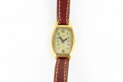 18K yellow gold watch case on a leather strap. The