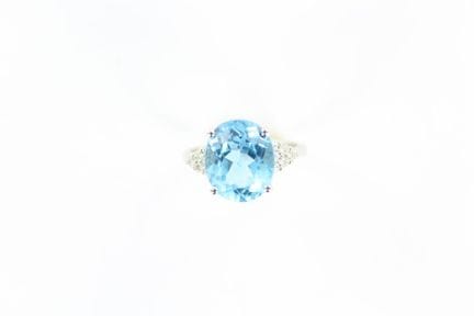 Bague en or blanc 18 K ornée d'une topaze ovale (1