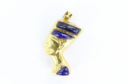 Pendentif en or jaune 18 K représentant Néfertiti 