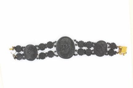 Bracelet de deuil à deux rangs réunions par trois 