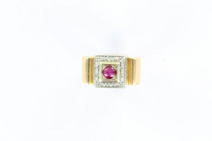 18K yellow gold signet ring set with a ruby (worn)