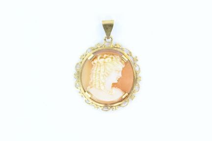 Pendentif rond en or jaune 18 K agrémenté d'un cam