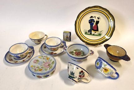 HENRIOT a QUIMPER. Servizio di maiolica composto d