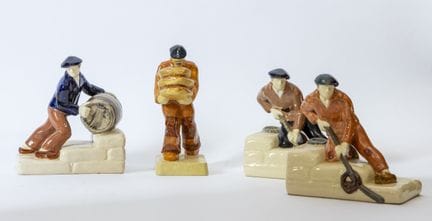 保罗·布维耶（Paul BOUVIER，1881-？）。一对饰有水手图案的多色坎佩尔陶制书挡。高：1