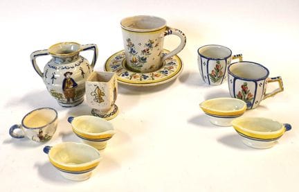 HB QUIMPER. Una tazza tremolante in maiolica polic