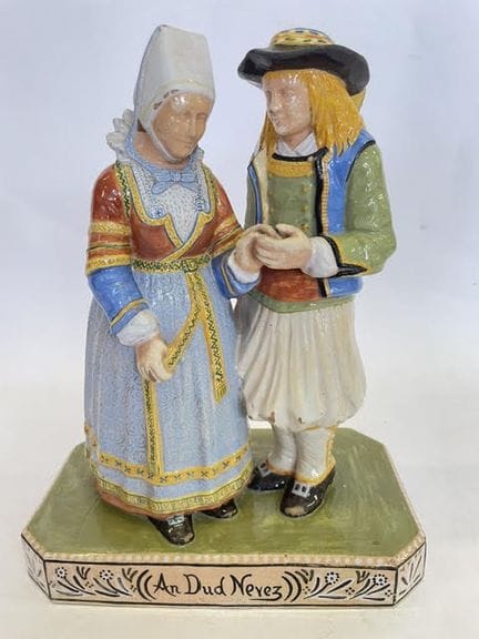 亨里奥特（HENRIOT）作品，产自坎佩尔（QUIMPER）。《新婚夫妇》（An Dud Nevez