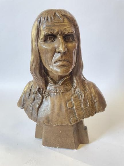 Marie KERVAN. Busto di un bretone. Gesso patinato,