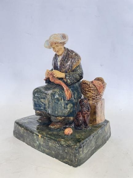 CARADEC. Die Schneiderin. Figur aus glasierter Ter