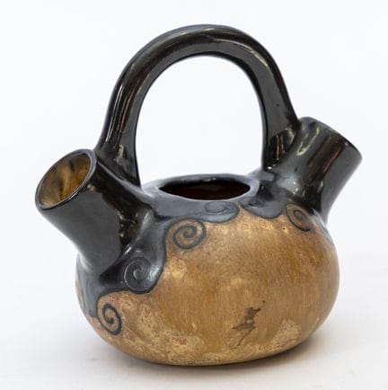 ODETTA in QUIMPER. Eine Vase in Ziegenform mit dem