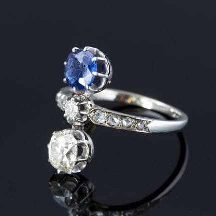 A toi &amp; moi ring in 750‰ white gold set with a