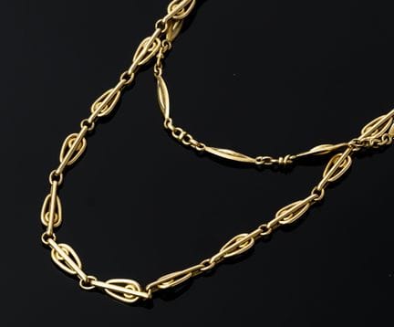 A gold necklace made of two 750‰ yellow gold watch