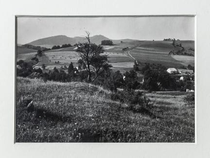 约瑟夫·苏德克（1896-1976）。
《贝斯基迪平原》。
精美的同期银盐相纸印品，背面由彼得·赫尔