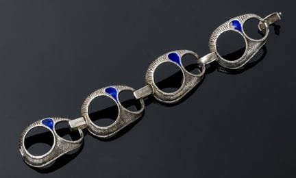 A striking modernist bracelet in 800‰ silver and b