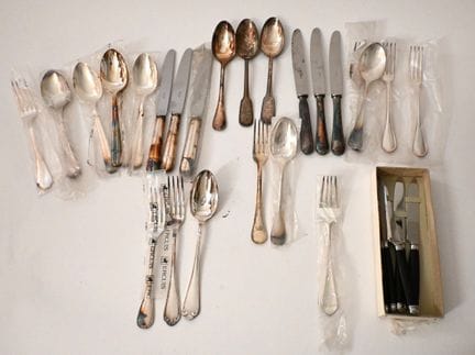 主要是ERCUIS，一套不配套的餐具