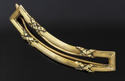 A 750‰ yellow gold hair clip in the Louis XVI styl