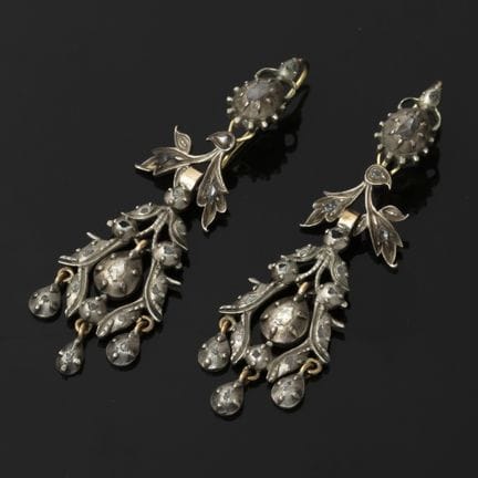 A pair of dangling earrings made of 800‰ silver, m