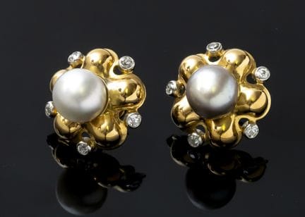 A pair of 750‰ yellow and white gold earrings set 