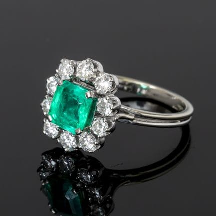 A ring made of 750‰ white gold and 850‰ platinum, 