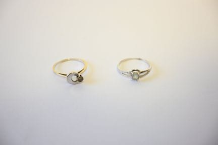 Two 750‰ white gold rings each set with a small wh