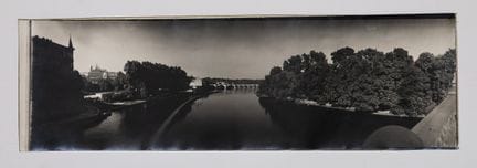 约瑟夫·苏德克（Josef SUDEK，1896-1976）。
“从军团桥眺望布拉格城堡和查理大桥的