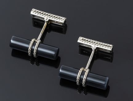 A pair of hinged cufflinks made of 750‰ white gold