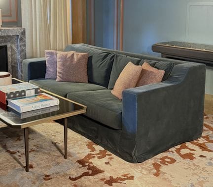 India Mahdavi (née en 1962)
Canapé 2 places Oliver