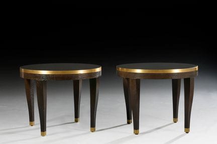 Coppia di tavolini rotondi in legno e ottone, pian