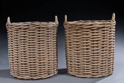 Coppia di cesti portavasi in vimini
Altezza: 80 cm