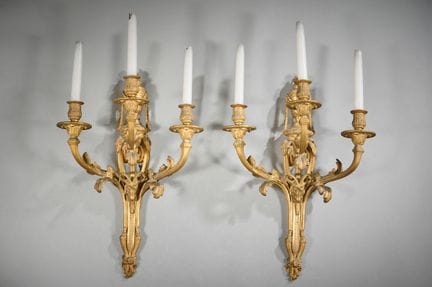 Coppia di applique in stile Luigi XVI in bronzo do